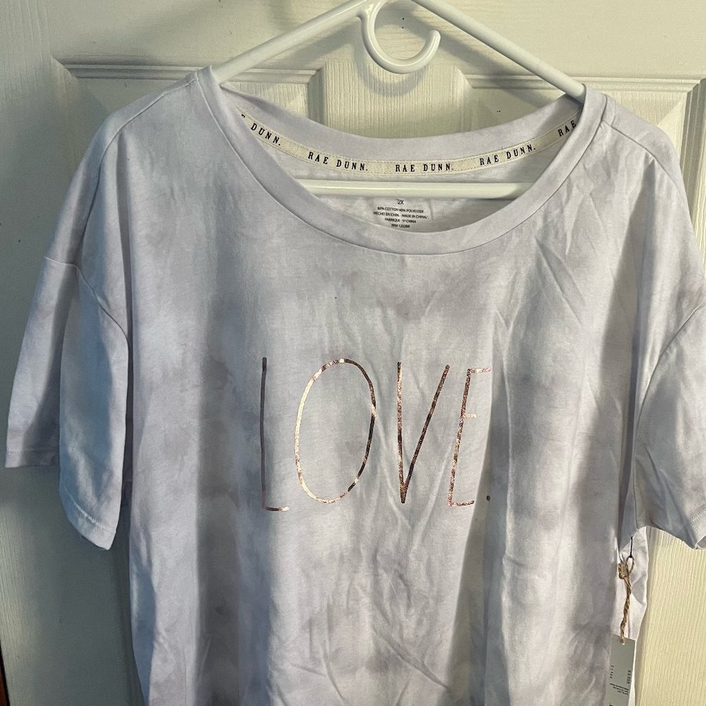 Grey Distressed Graphic (LOVE) T-Shirt - Rae Dunn - Sixe XXL